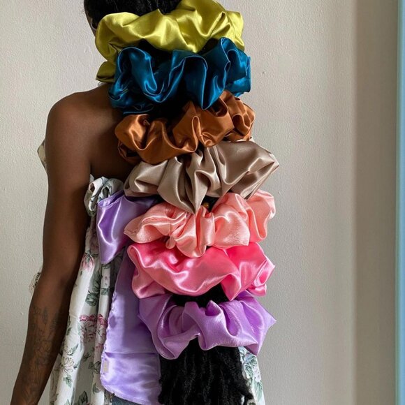 Room Shop | Giant Satin Scrunchie | Barbie Pink - Picture 3 of 3